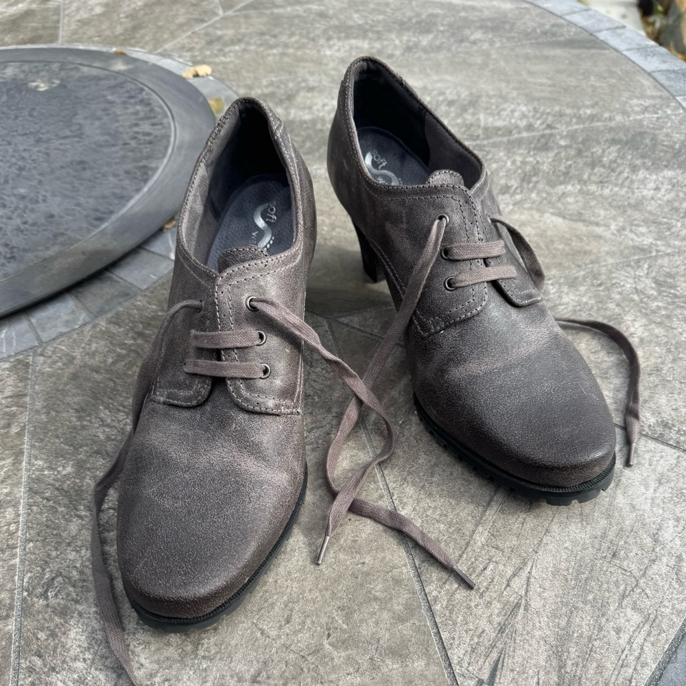 SoftWalk Women’s Leather Lace-up Heeled Booties size 12M